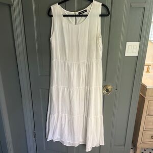Elegant White Sleeveless Dress
